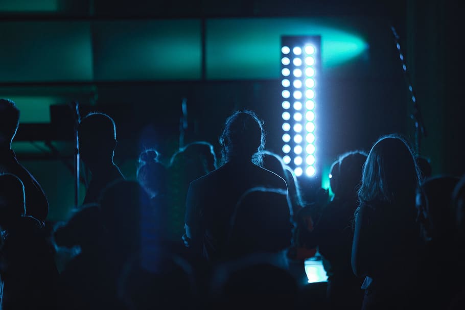 dark, night, people, crowd, concert, lights, group of people HD wallpaper