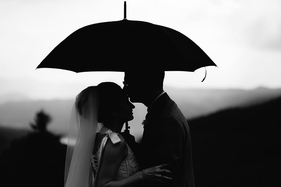 grayscale photography of bride and groom, umbrella, couple, kis