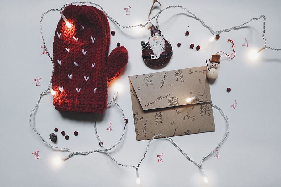 A winter mitt, card envelope and string tree lights., italy, milan HD wallpaper