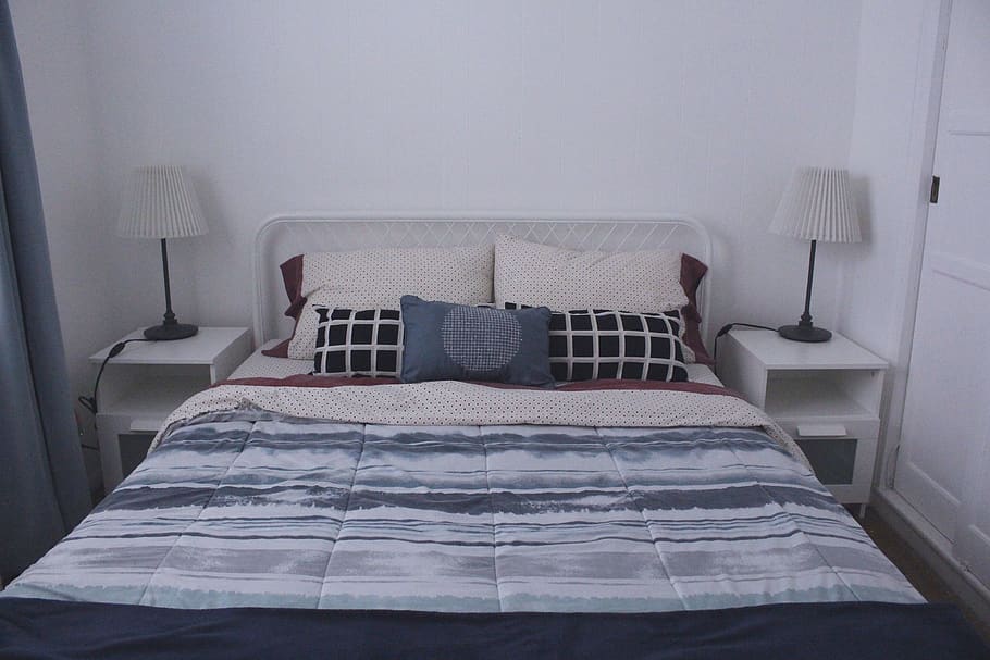 bed, bedroom, simple, white, lamp, minimalist, furniture, domestic room, HD wallpaper