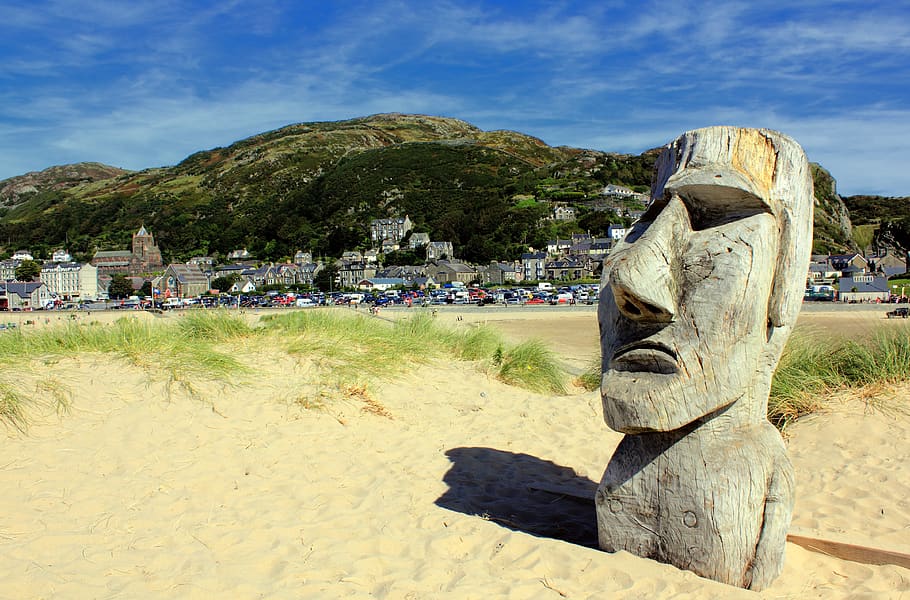 Gray Wooden Moai Statue on Sand, architecture, art, beach, blue HD wallpaper