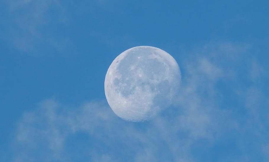 moon surrounded with cirrus clouds, sky, evening, blue, circle HD wallpaper