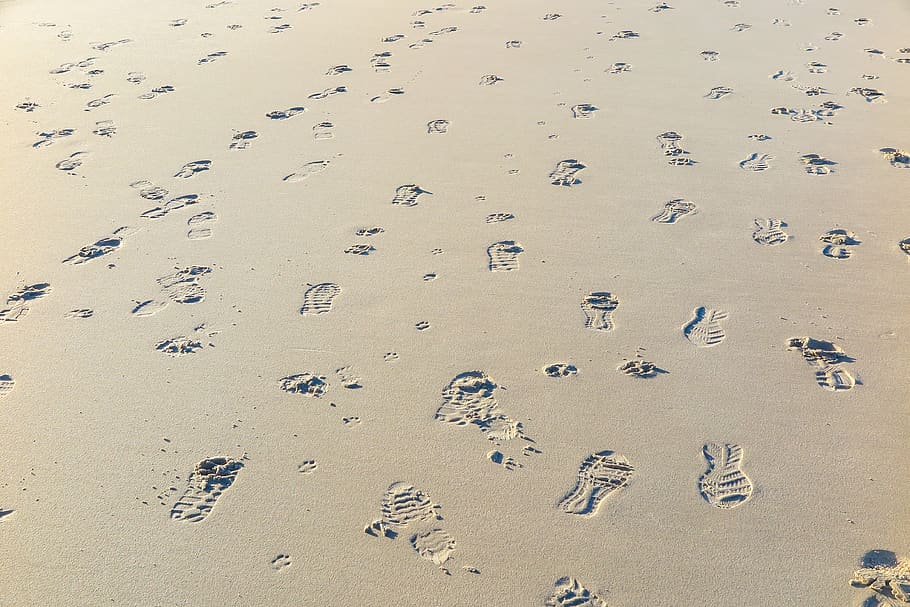 traces, beach, sand, footprints, sand beach, barefoot, steps HD wallpaper