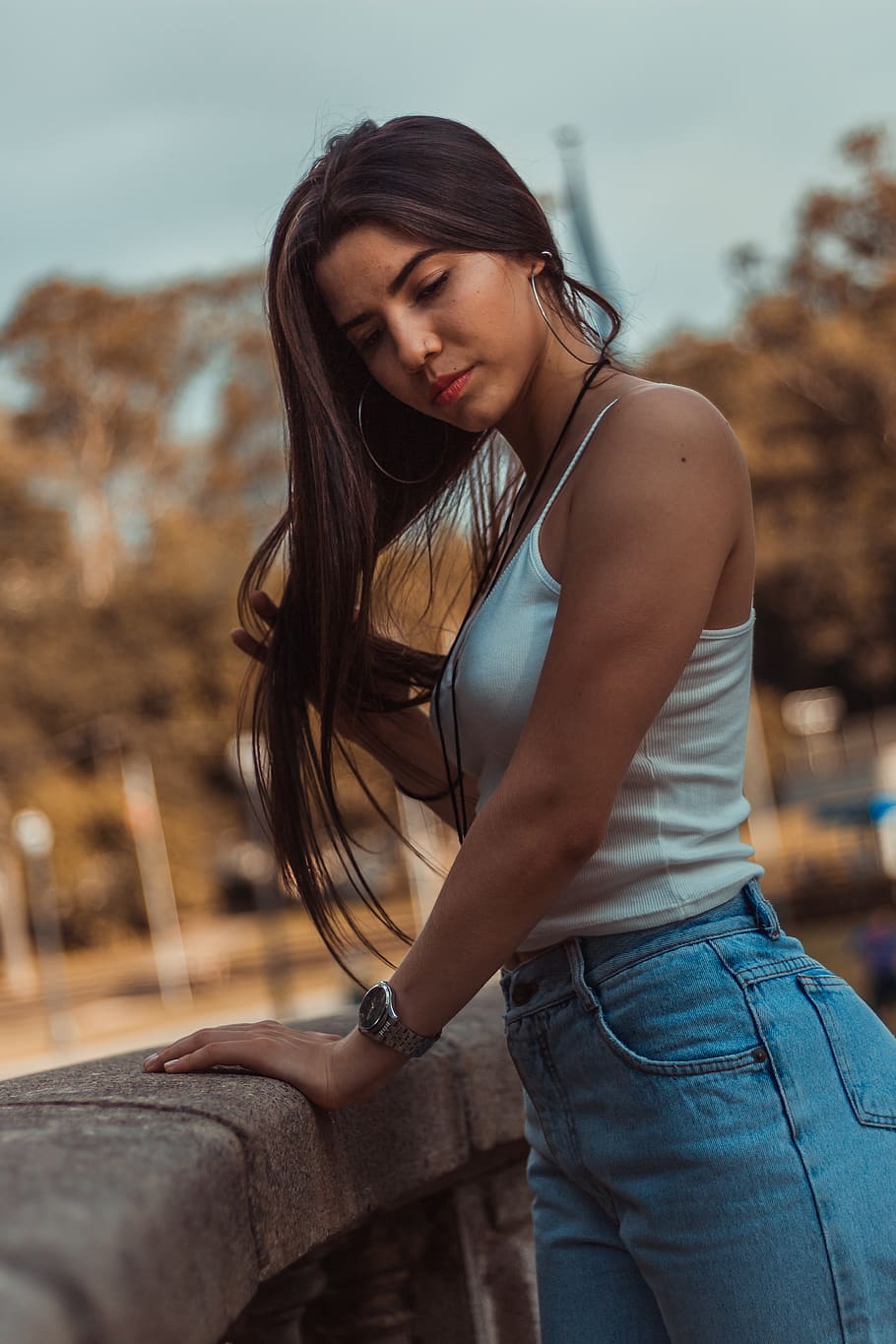 Beautiful Woman in Purple and White Tank Top and Blue Denim Jeans · Free  Stock Photo