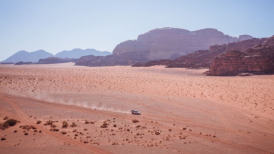 white SUV, desert, mountain, scenics - nature, land, sand, beauty in nature HD wallpaper