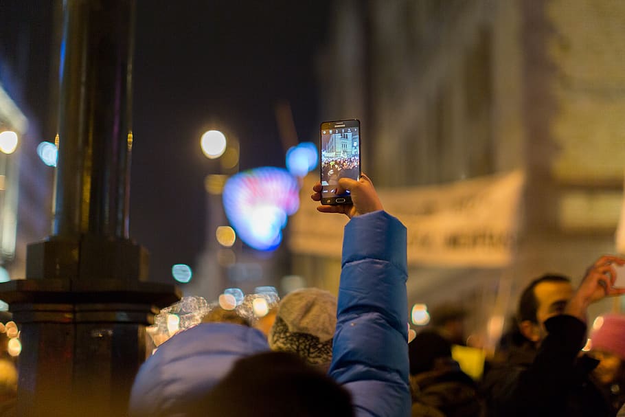 mobile, winter, lights, demonstration, crowd, technology, photography themes HD wallpaper