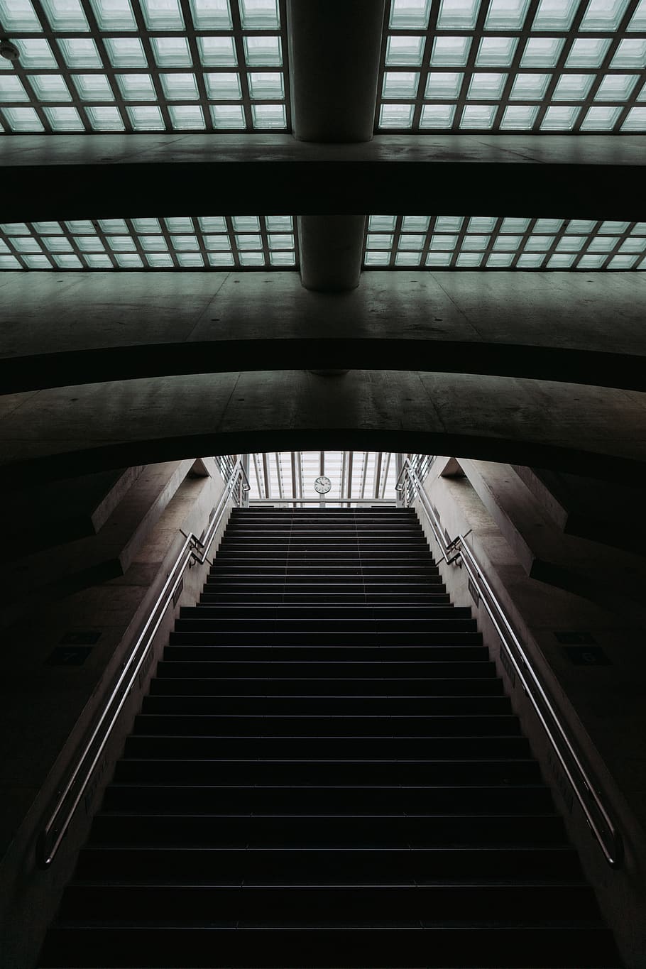 Black Stair Low Light Photography, architecture, building, ceiling HD wallpaper