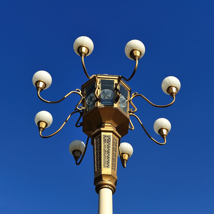 Brown Metal Street Lamp Under Clear Blue Sky during Daytime, bulbs HD wallpaper