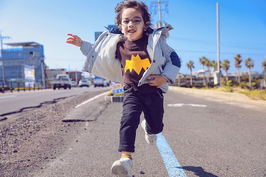 Boy in eyeglasses Running on the road, child, enjoyment, fun HD wallpaper