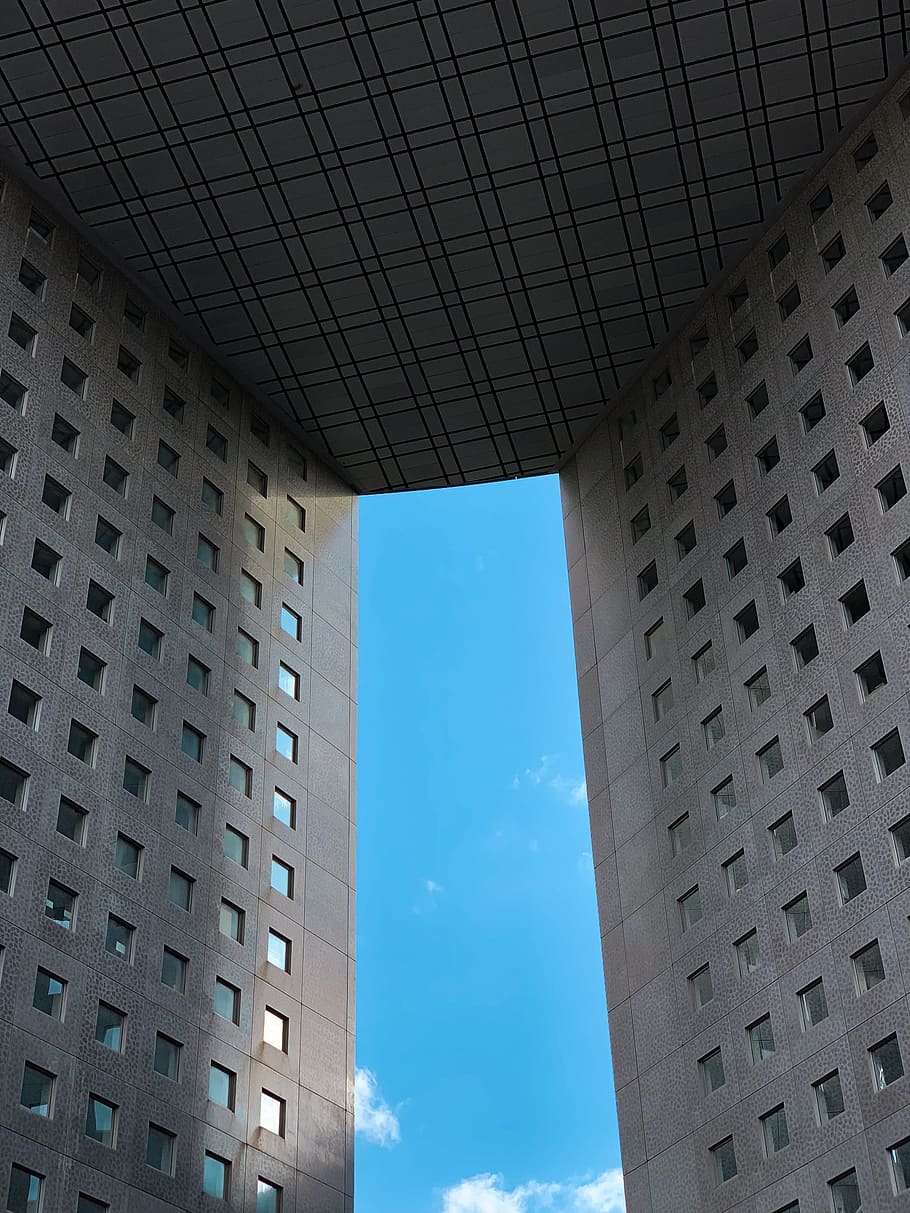 low-angle photography of grey concrete building, sky, cloud, window HD wallpaper