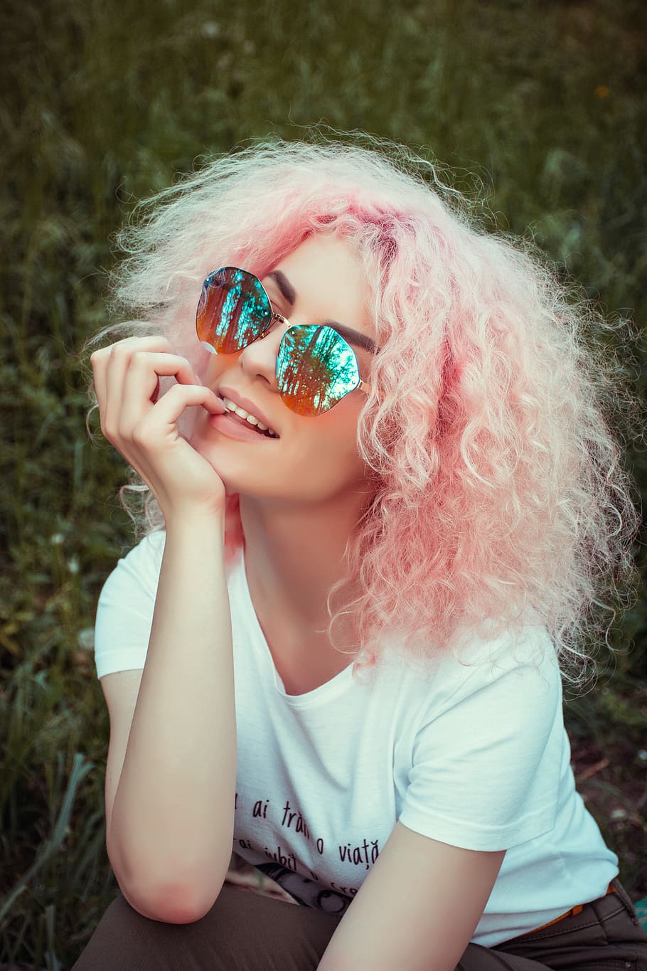 curlyhair, pinkhair, colorhair, sunglasses, nature, havefun, HD wallpaper