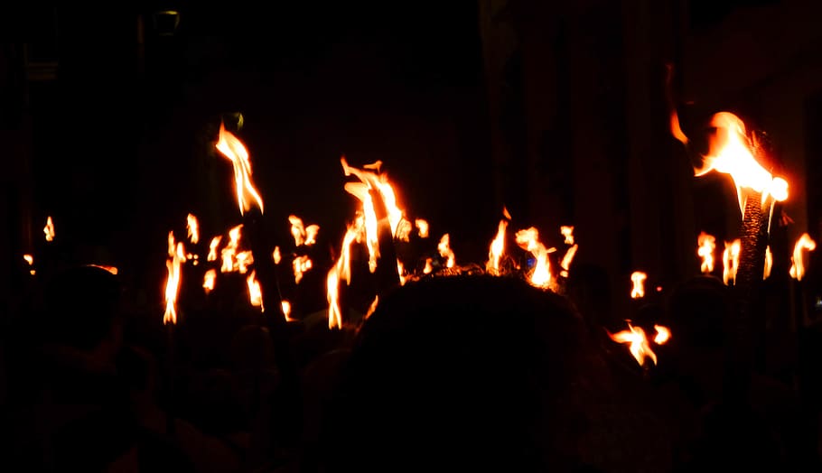 spain, barcelona, orange, fire, people, red, yellow, burning HD wallpaper
