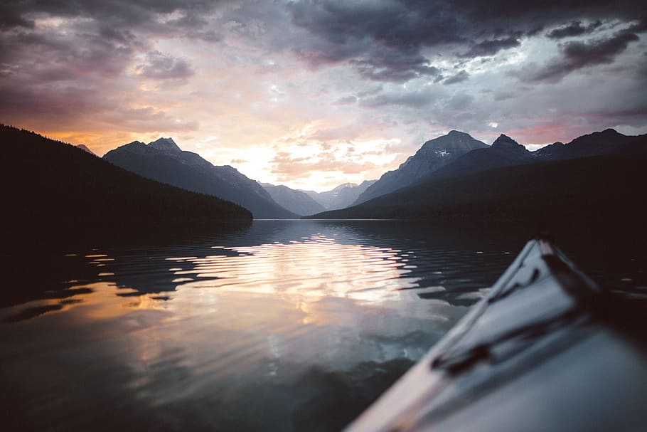 landscape photography of body of water and mountains, boat, cloud HD wallpaper
