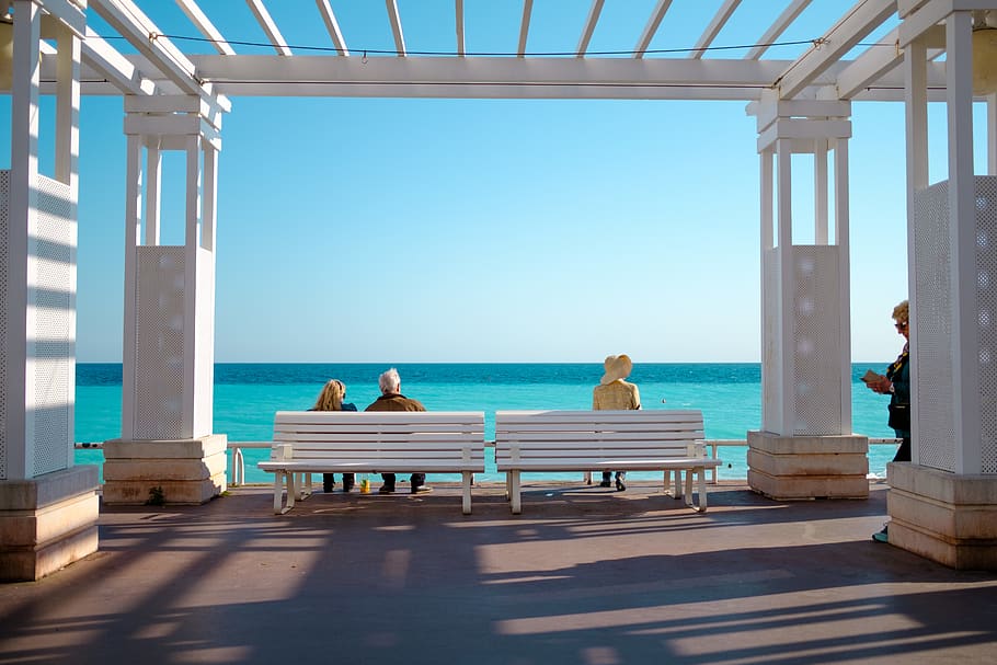 people sitting on bench, sea, sky, water, seat, horizon over water HD wallpaper