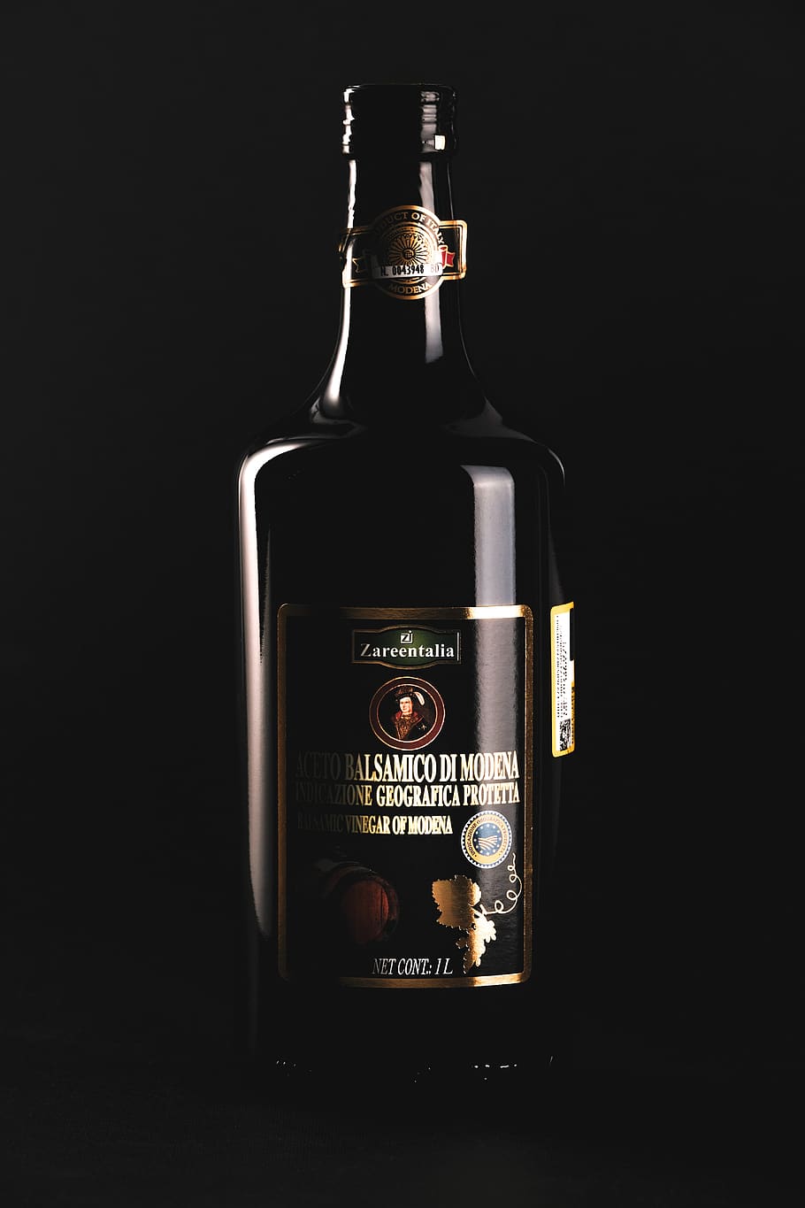 black and brown labeled bottle, black background, container, studio shot HD wallpaper