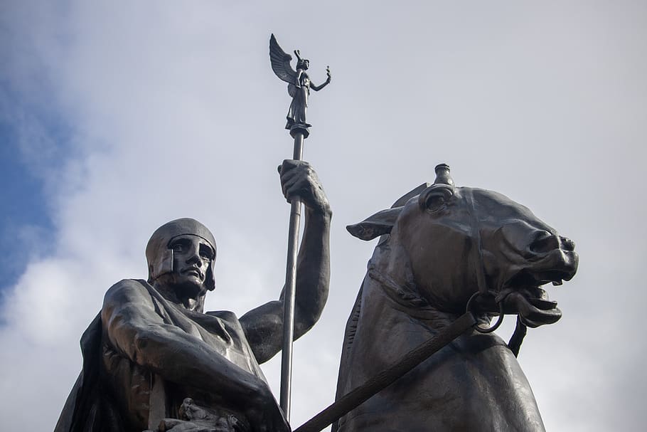 statue, house, man, riding, sculpture, old, metal, close up HD wallpaper