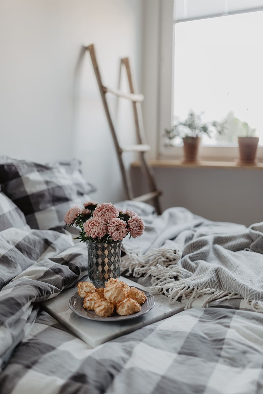 Blue pillows on a carpet, coffee, morning, break, scandi, bed HD wallpaper