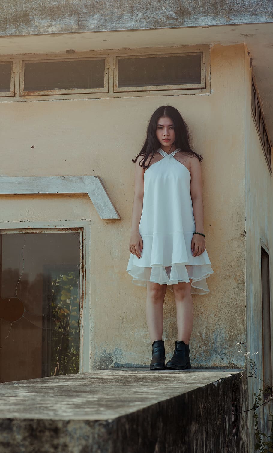 Woman in White Dress Standing on Concrete Wall, architecture HD wallpaper