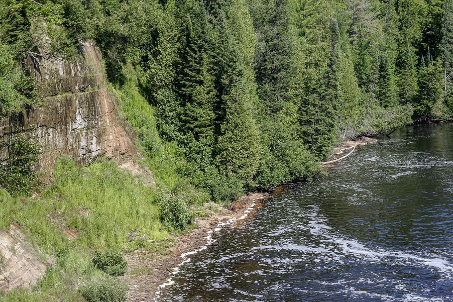 river, trees, cliff, michigan, upper pennisula, water, beach HD wallpaper