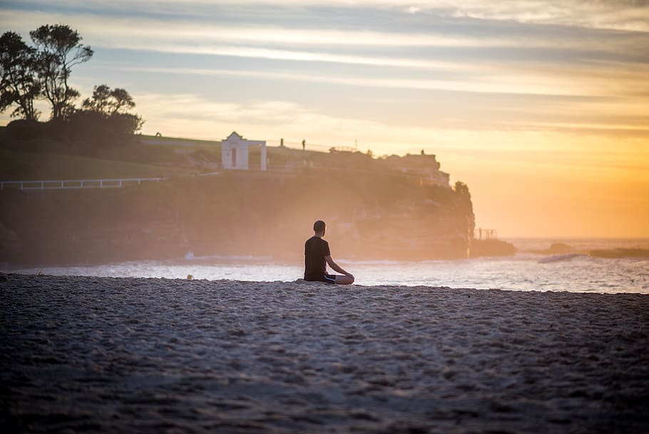 man sitting on ground, human, person, nature, outdoors, ocean HD wallpaper