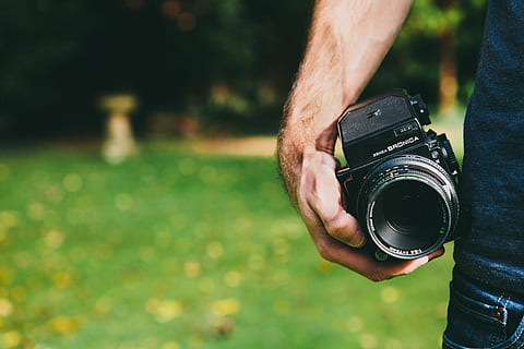 Person Holding Black Dslr Camera, analog camera, bronica, filming HD wallpaper