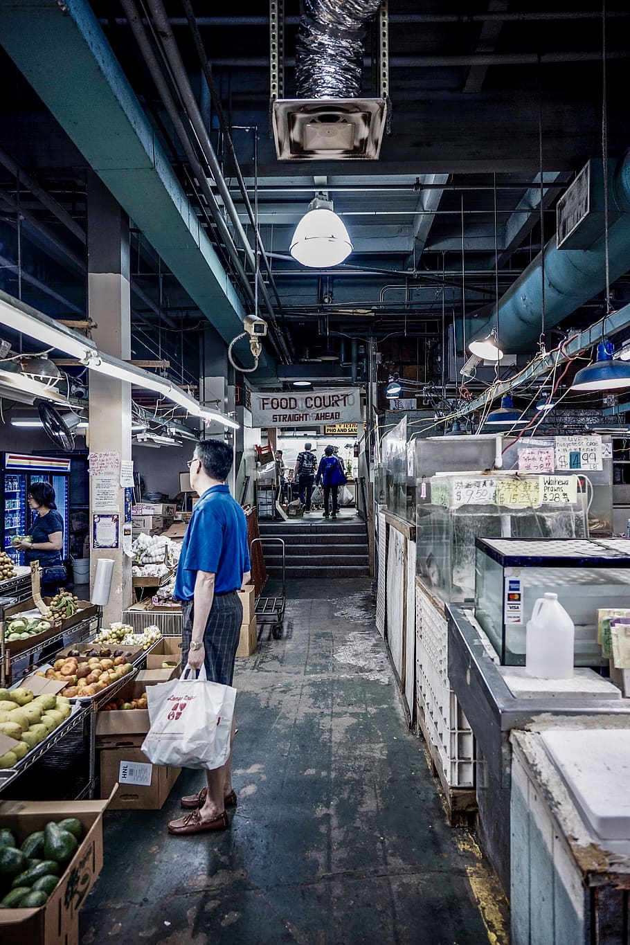 man holding shopping bag in food court, human, person, market, HD wallpaper