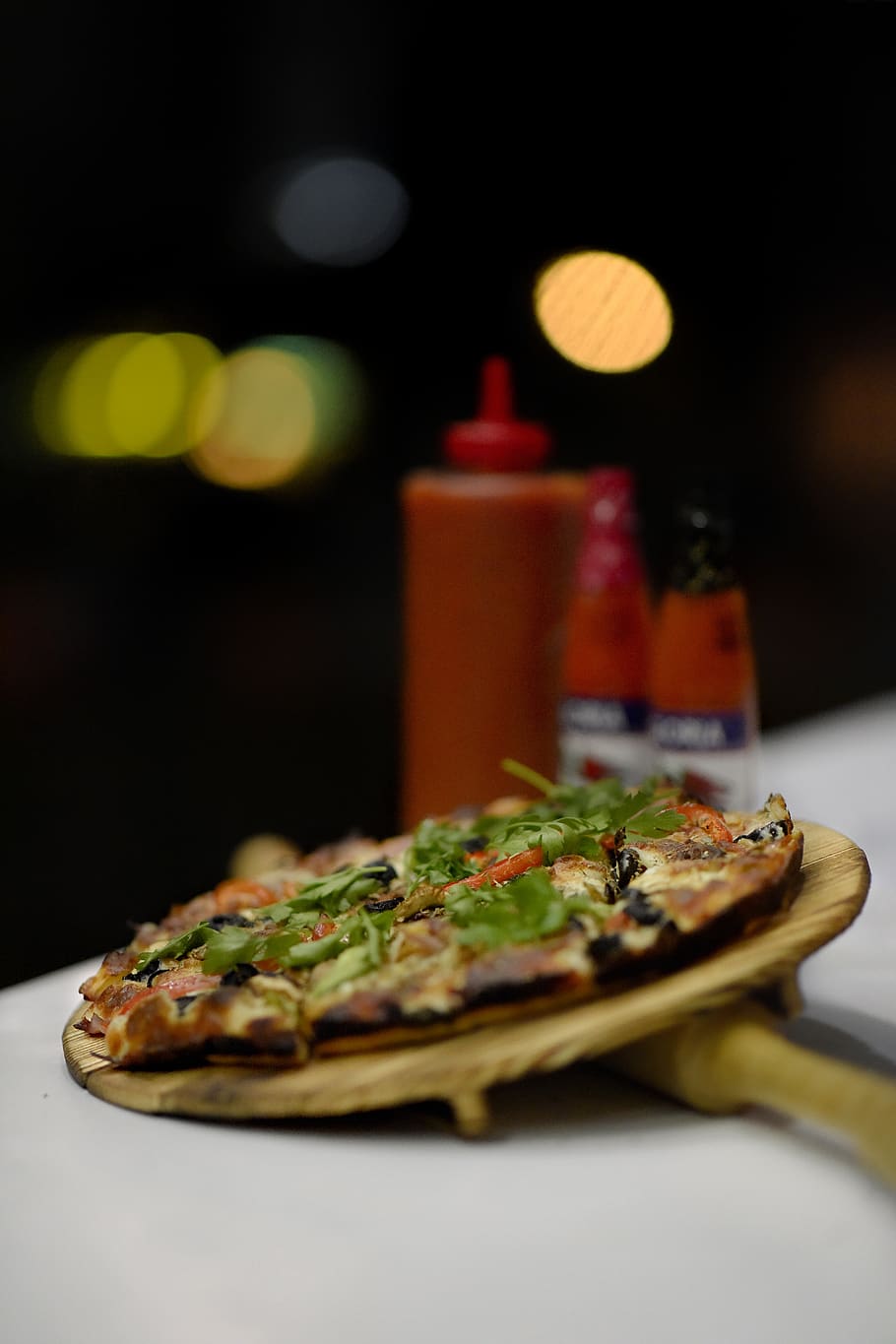 basil and cheese pizza, food and drink, plate, indoors, selective focus HD wallpaper