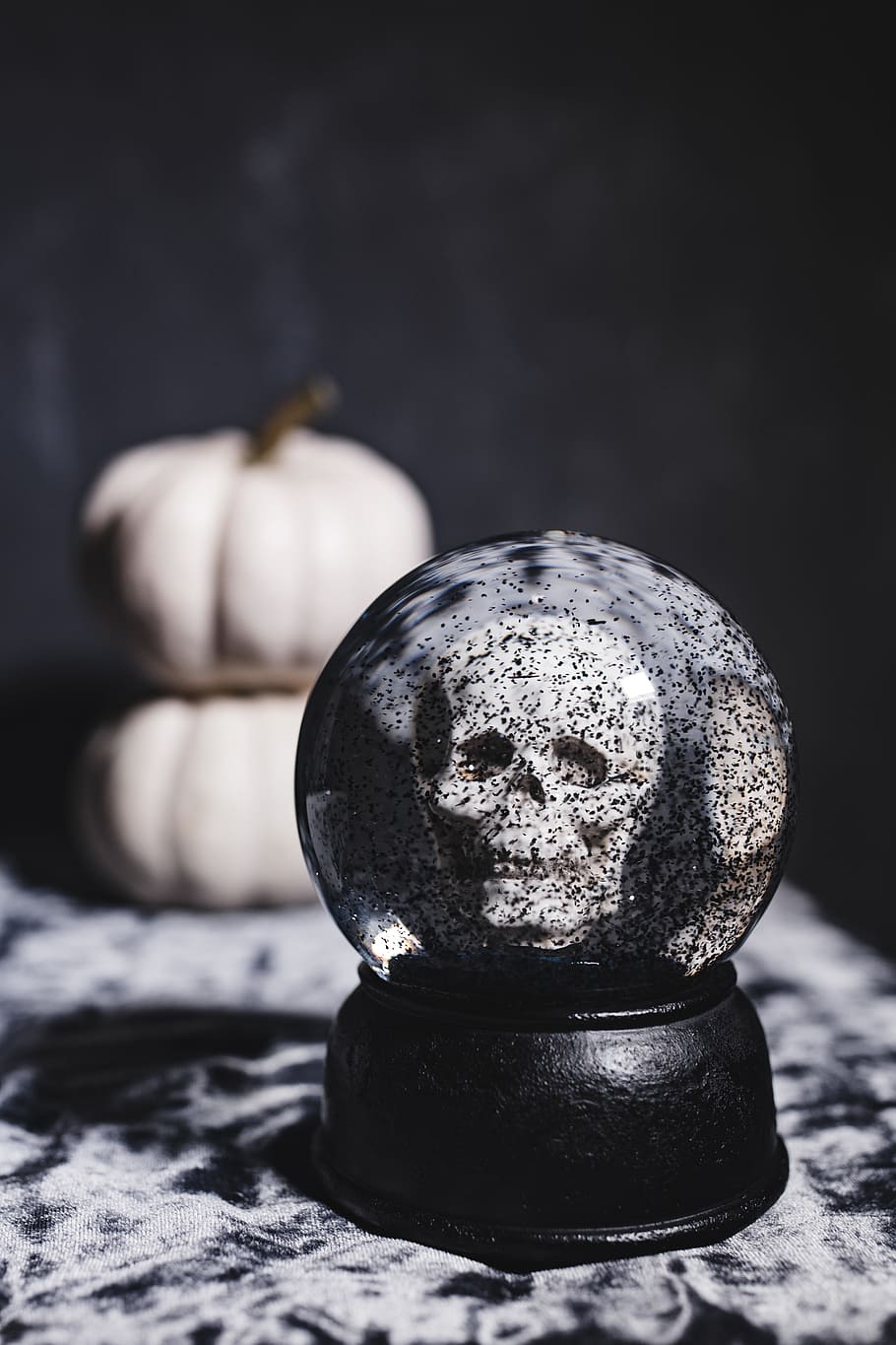 Halloween Decorations, moody, autumn, fall, spooky, boo, scary HD wallpaper