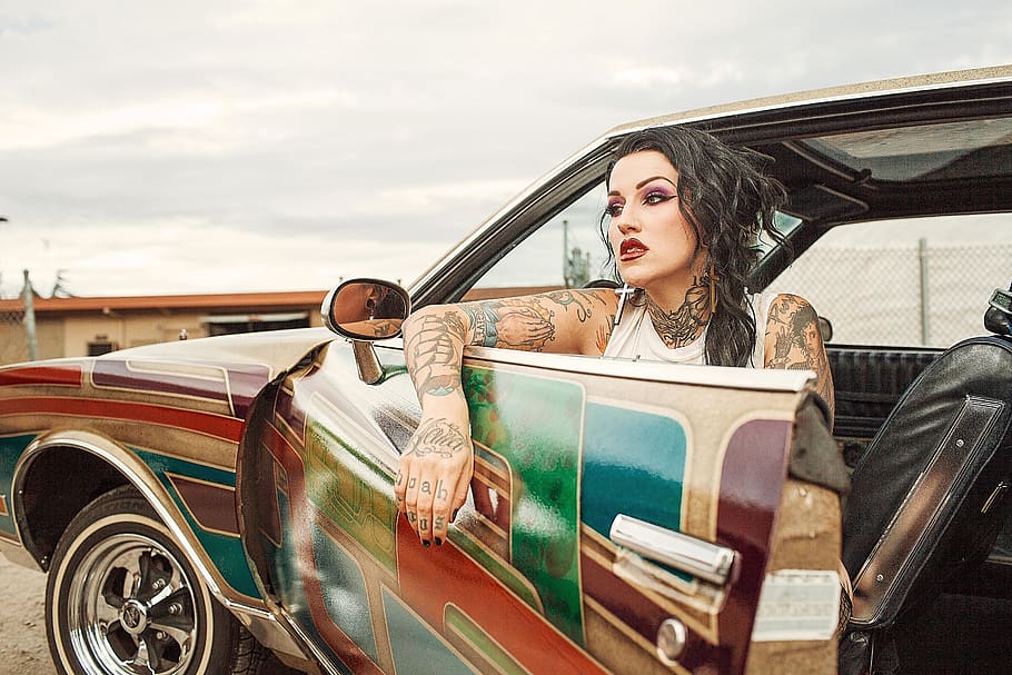 Woman With White Tank Top Inside Classic Multicolored Car, auto HD wallpaper