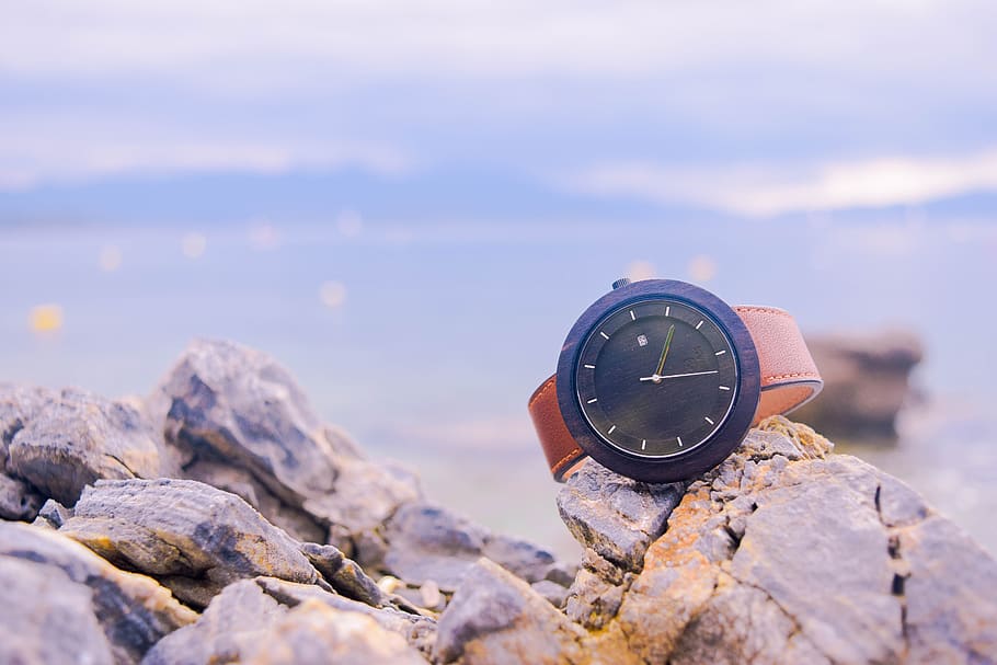 Brown and Black Round Analog Watch on Beige Rocks, beach, blue HD wallpaper