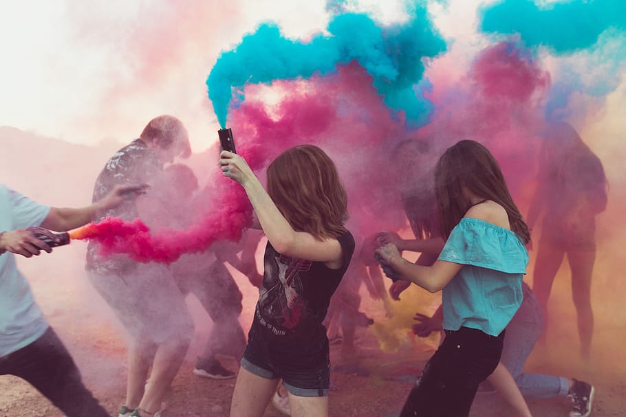 people spraying powder, group of people, togetherness, enjoyment HD wallpaper