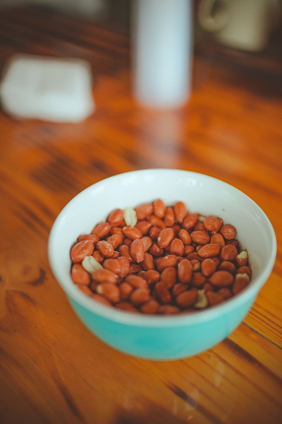 Close-up Photo of a Bowl Full of Roasted Groundnuts on Brown Wooden Table, HD wallpaper