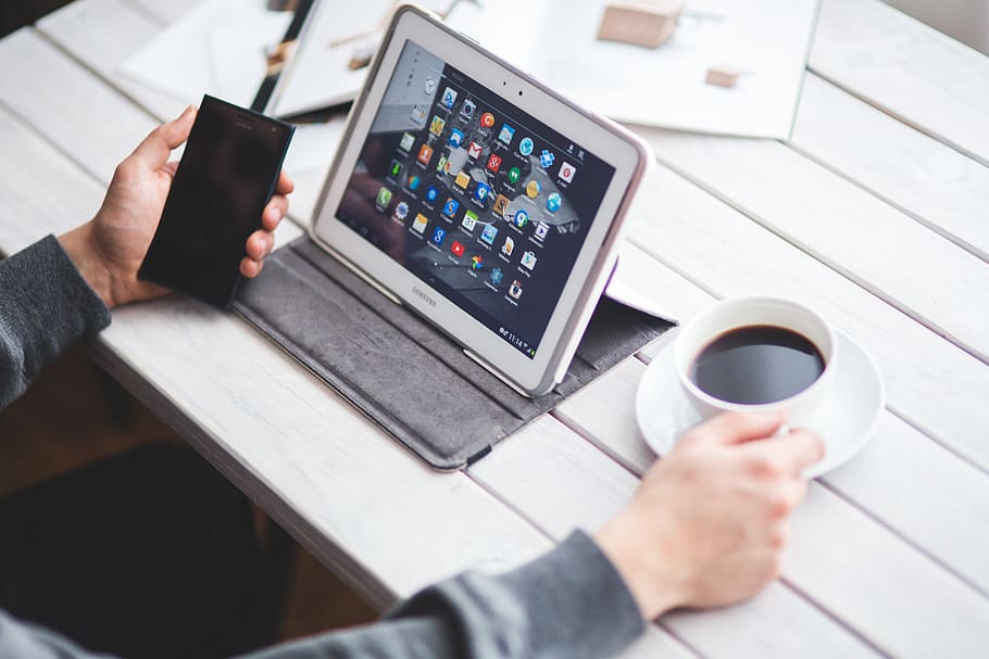 Man drinking coffee and using digital tablet, cup, hands, mug HD wallpaper