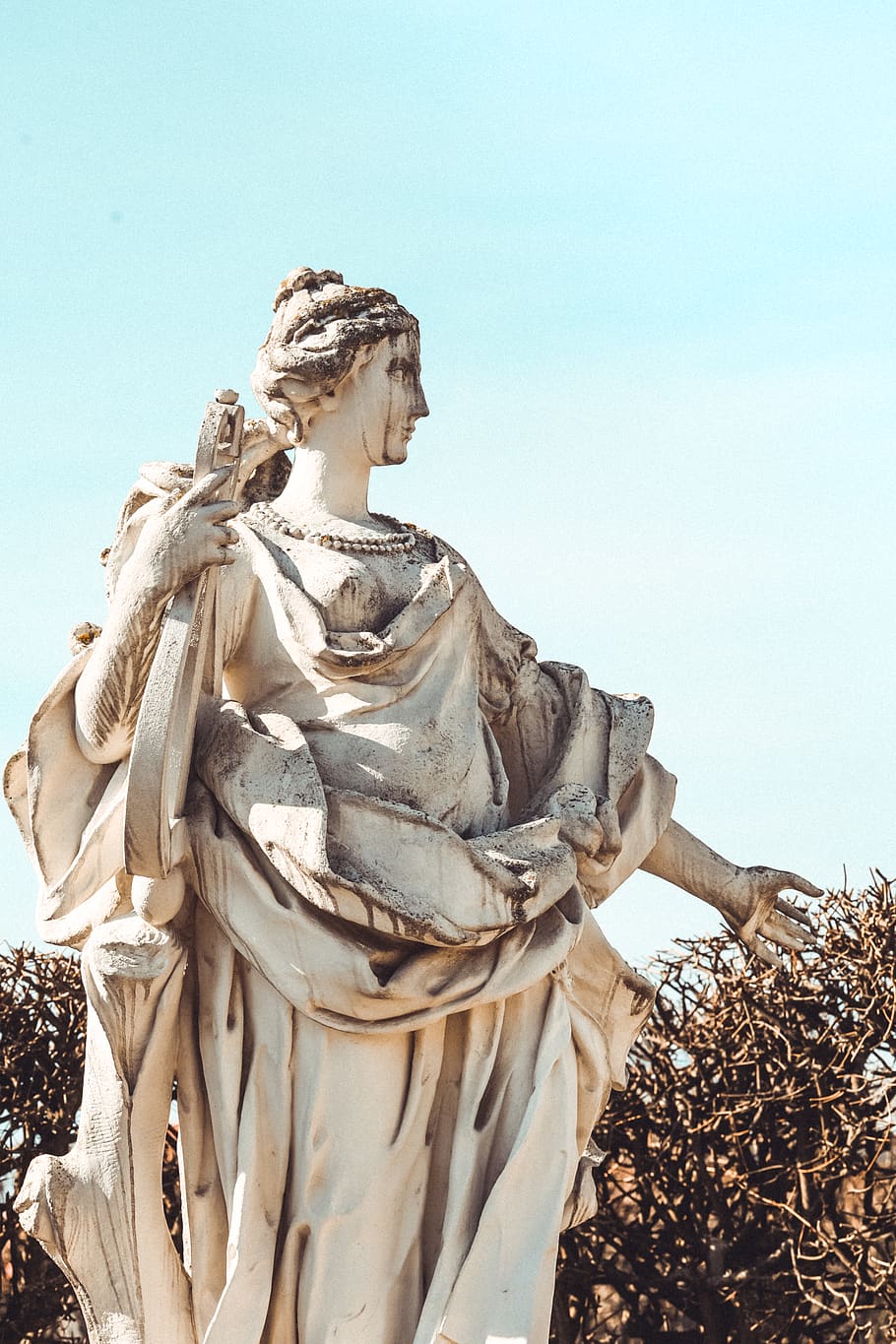 white statue, sculpture, human representation, art and craft HD wallpaper