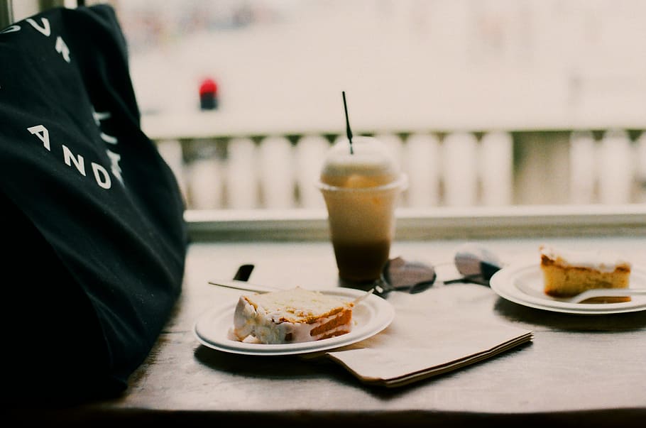 Pastry on White Plate, bag, blur, breakfast, coffee, cream, cup HD wallpaper