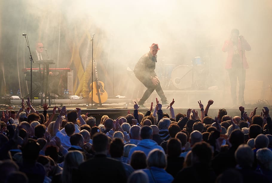 man on stage with crowd, group of people, real people, large group of people HD wallpaper