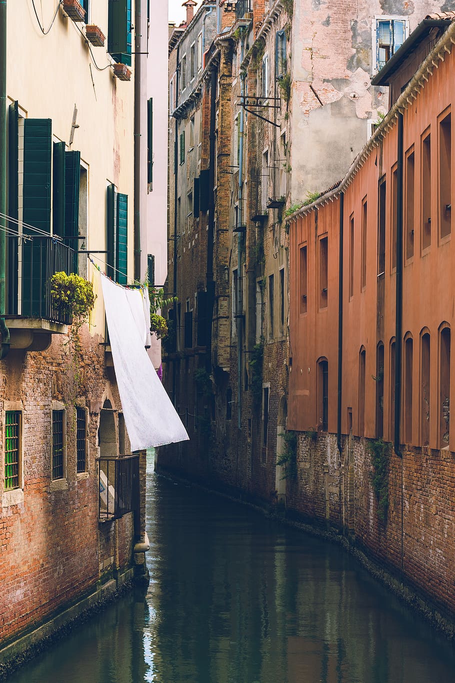 brown concrete building, water, outdoors, canal, home decor, venice HD wallpaper