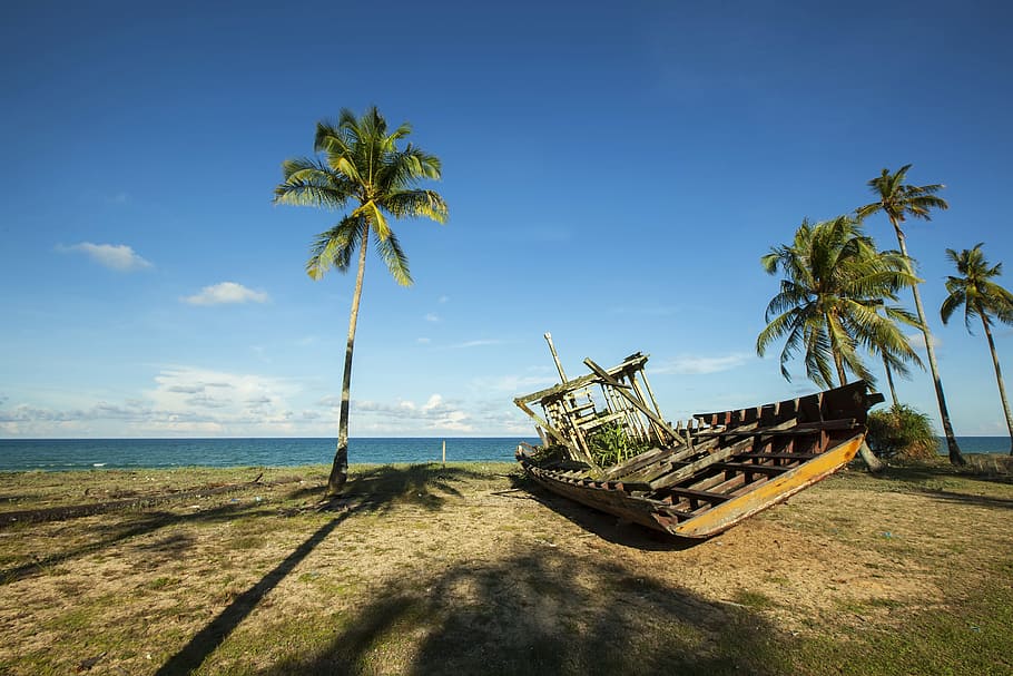 boat, old, broken, beach, sea, water, river, waves, tides, sky HD wallpaper