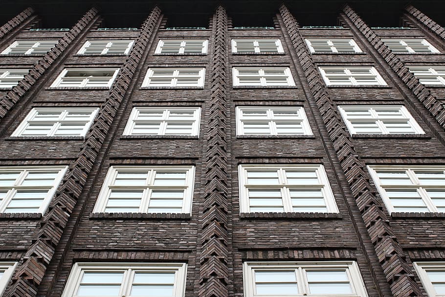 White Gray and White Building, architecture, low angle shot, perspective HD wallpaper