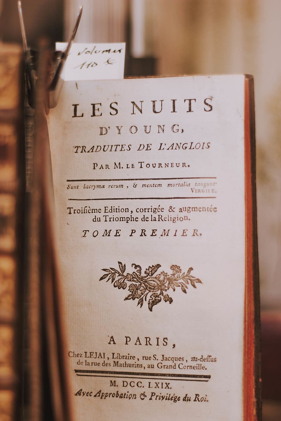 Les Nuits book, text, communication, indoors, no people, western script HD wallpaper