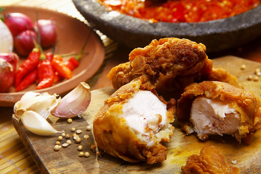 Sliced Fried Chicken, delicious, dish, food, garlic, lunch, meal HD wallpaper