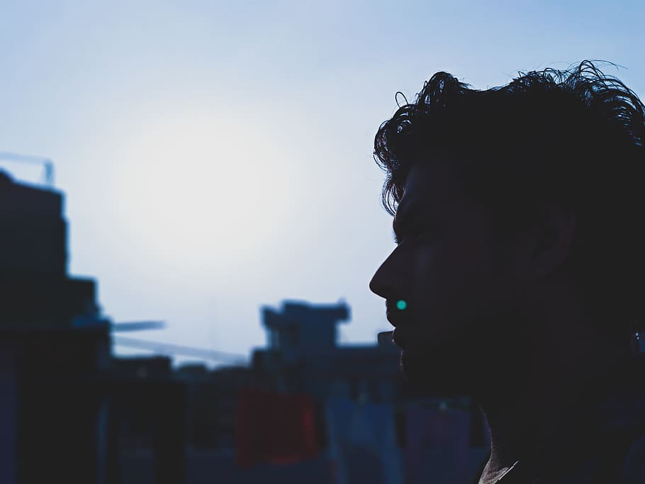 Man Face With a Background of Buildings, backlit, city, dark HD wallpaper