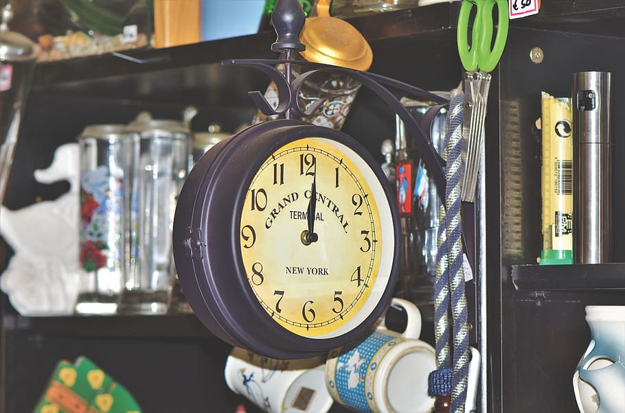 flea market, junk, clock, old, antique, antiques, nostalgia HD wallpaper
