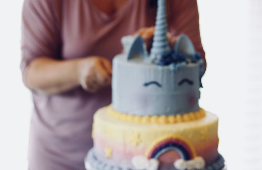 focus, blur, unicorn, cake, birthday, hands, unicorn cake, birthday cake HD wallpaper