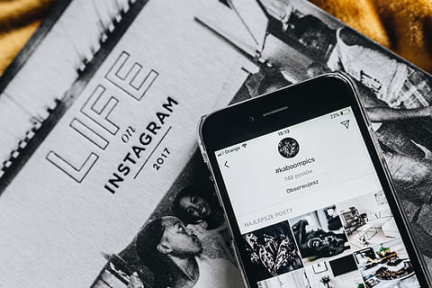 Life on Instagram Book and Vintage Cameras, old, social media HD wallpaper