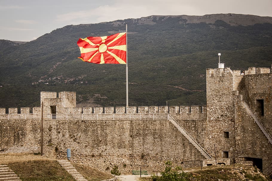 ohrid, macedonia (fyrom), fortress, flag, patriotism, architecture, HD wallpaper