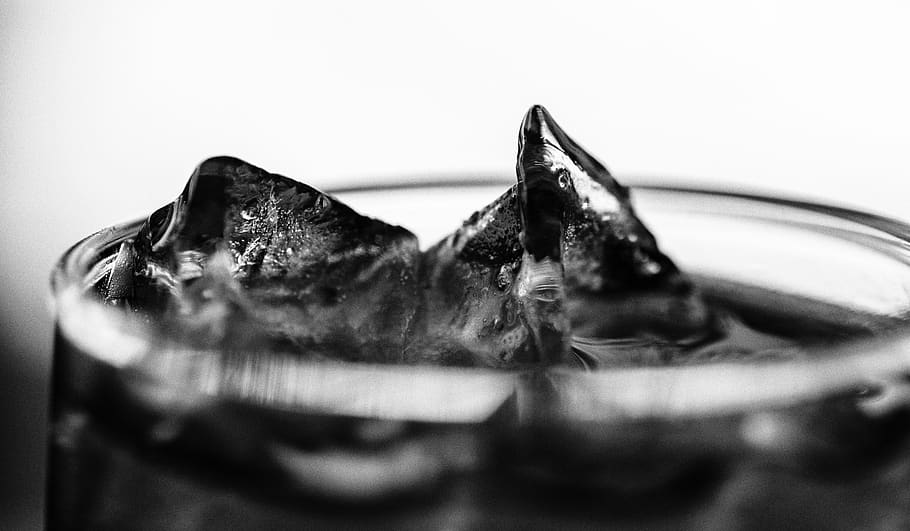 ice, macro, black and white, cold, water, transparent, ze, drink HD wallpaper