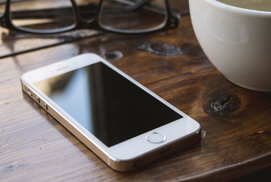 iphone, iphone 5s, table, coffee, glasses, mockup, device, white, HD wallpaper