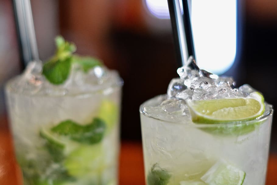 Two Clear Glass Cups, alcohol, bar, beverage, blur, citrus, close-up HD wallpaper