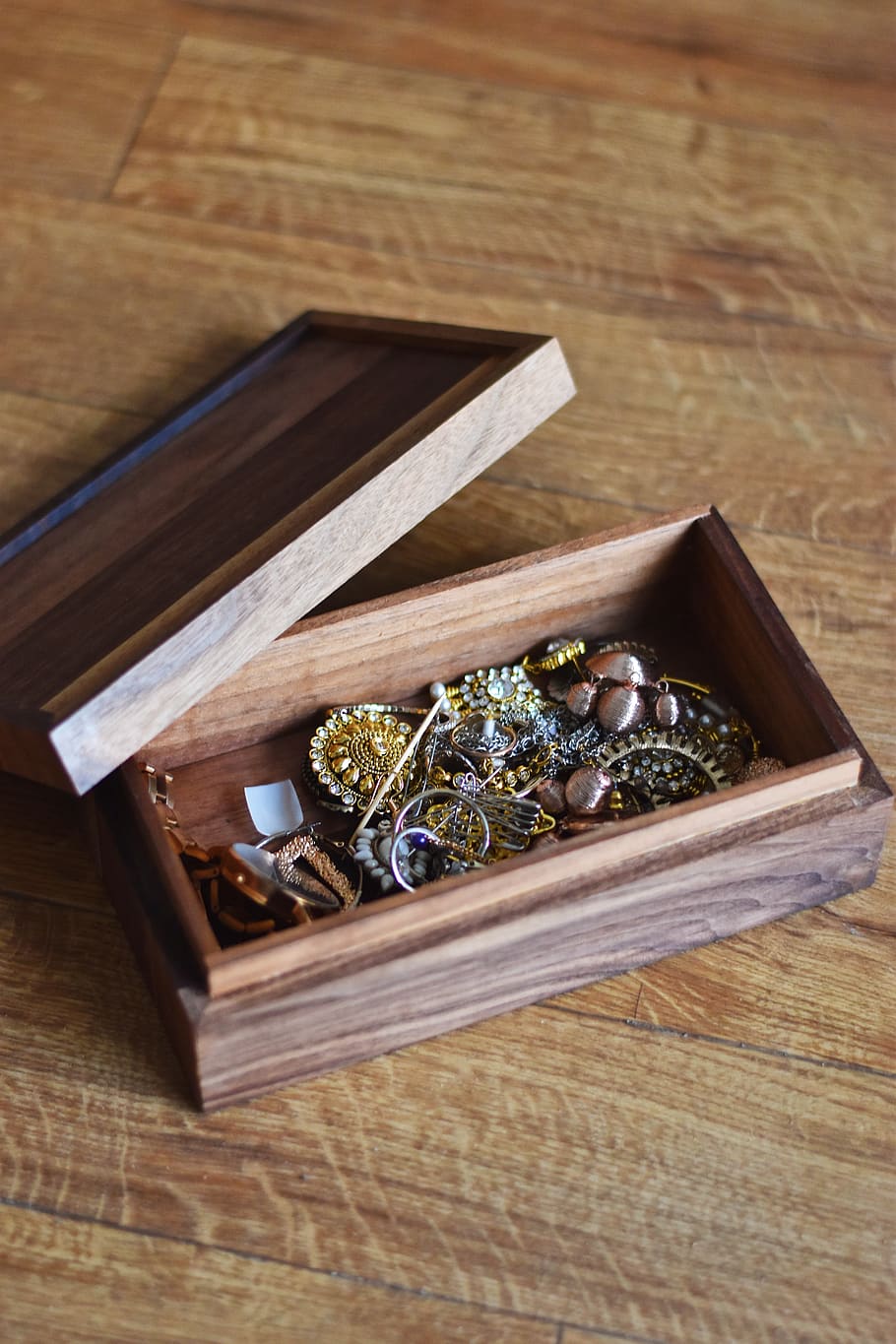 gold and silver ring, wood - material, box, jewelry box, container HD wallpaper